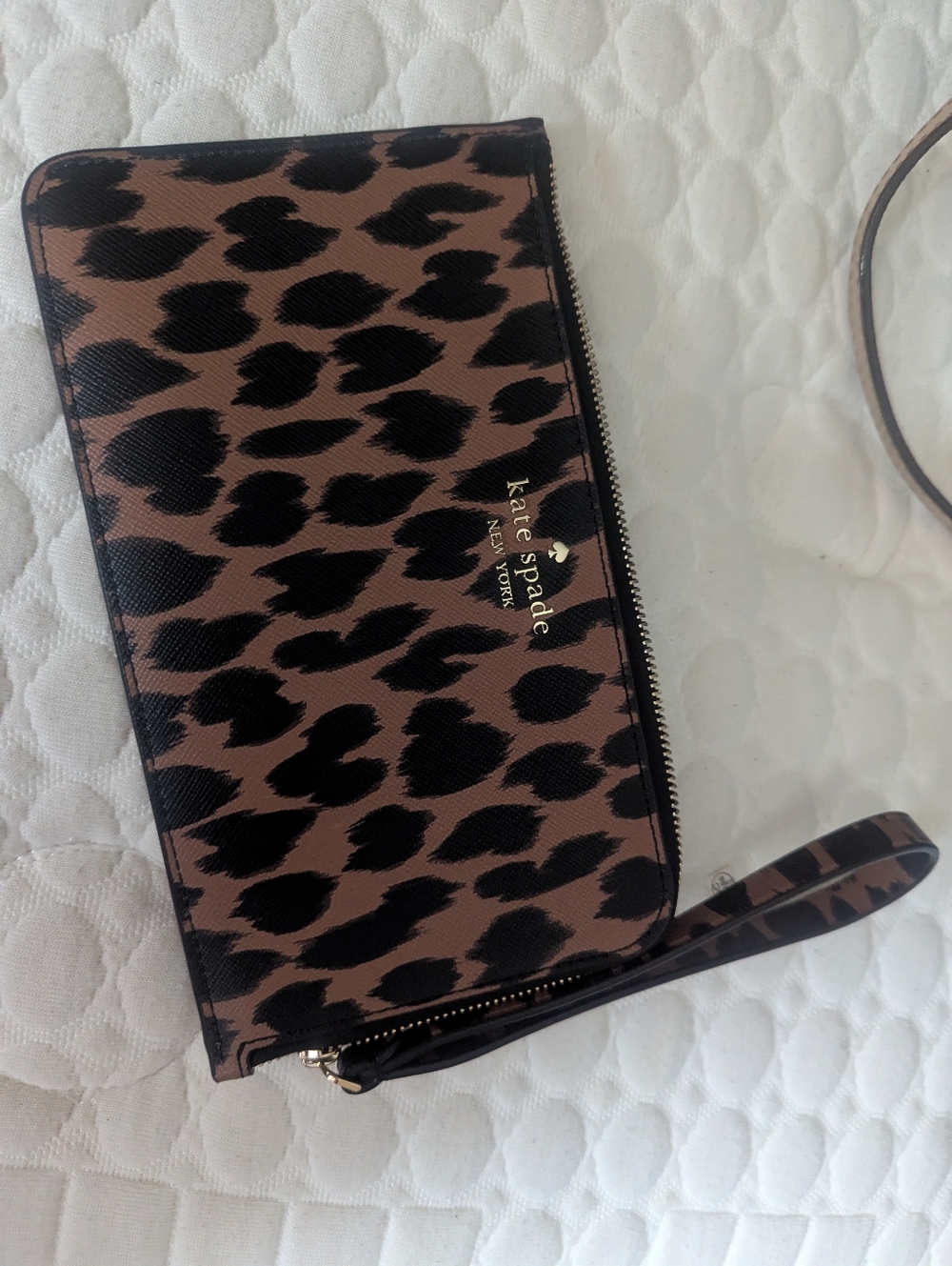 Kate spade Leopard Print Zip Wristlet in Brown and Black. New Condition